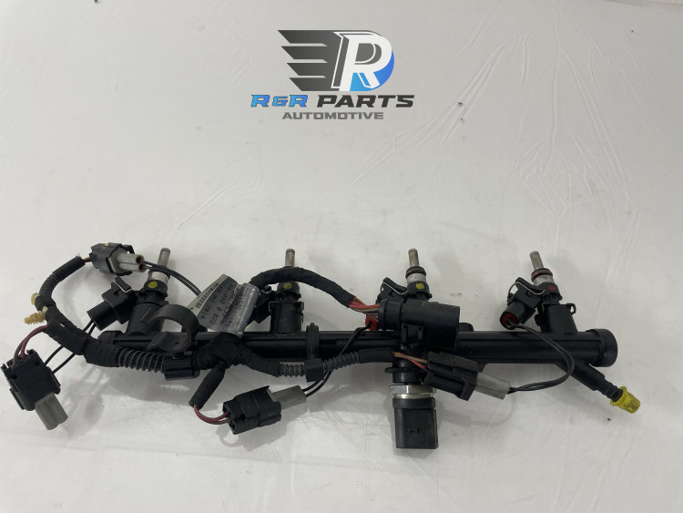 Injector met brandstofgalerij - Vag - OEM: 06K133681A 06K133681C 06K133681E 06H906051K 06L906031A 06L906031D