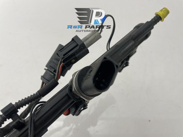 Injector met brandstofgalerij - Vag - OEM: 06K133681A 06K133681C 06K133681E 06H906051K 06L906031A 06L906031D
