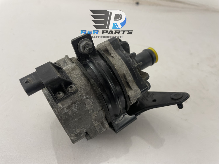 Extra waterpomp - Audi A5 / A6 / A7 / A8 / Q7 / Porsche Panamera (971) - OEM: 8K0965567