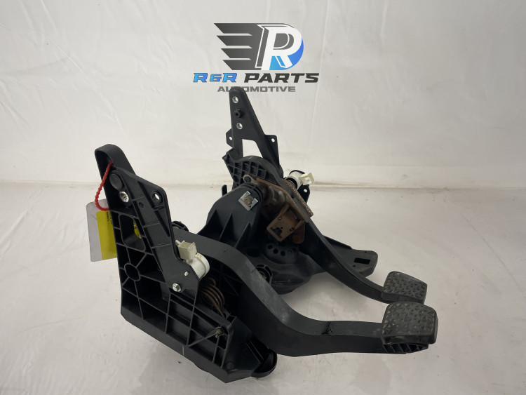Pedalen set - rem / koppeling - Handgeschakeld - Opel Astra K - OEM: 39023894 39222110