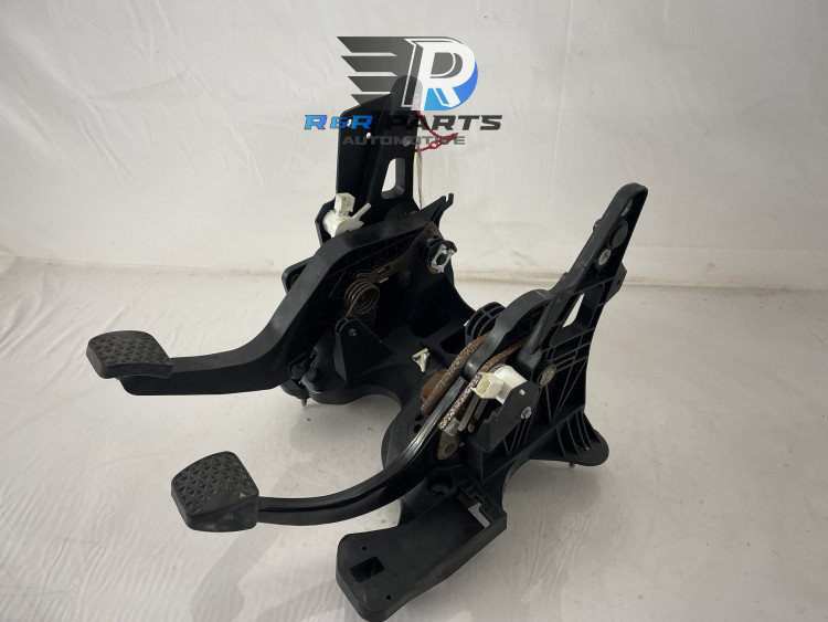Pedalen set - rem / koppeling - Handgeschakeld - Opel Astra K - OEM: 39023894 39222110
