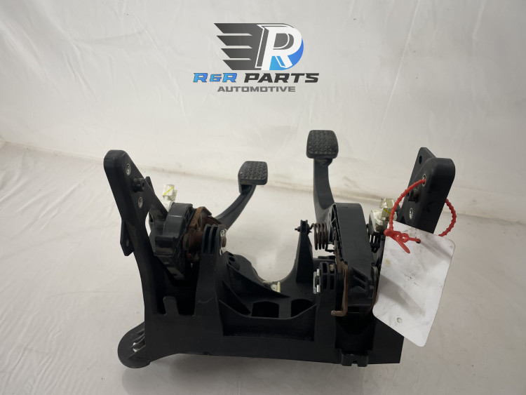 Pedalen set - rem / koppeling - Handgeschakeld - Opel Astra K - OEM: 39023894 39222110