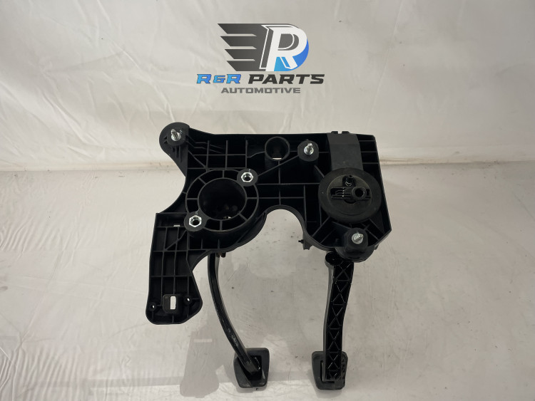 Pedalen set - rem / koppeling - Handgeschakeld - Opel Astra K - OEM: 39023894 39222110