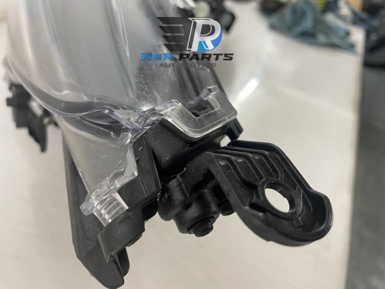 Koplamp Links - LED - (Toyota Corolla E21 / Suzuki Swace) - OEM: 81150-02S60 / 8115002S60