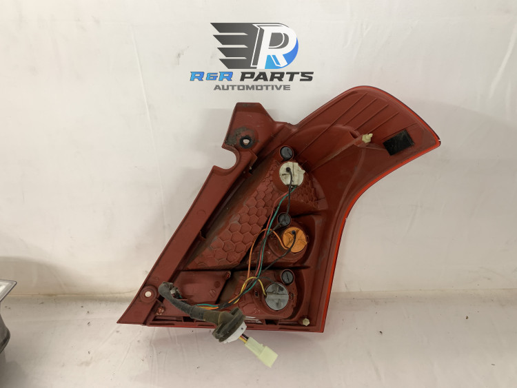 Achterlicht links - Rood / Oranje Helder - Suzuki Swift III (05-10) - OEM: 3567072K00 3567073K00