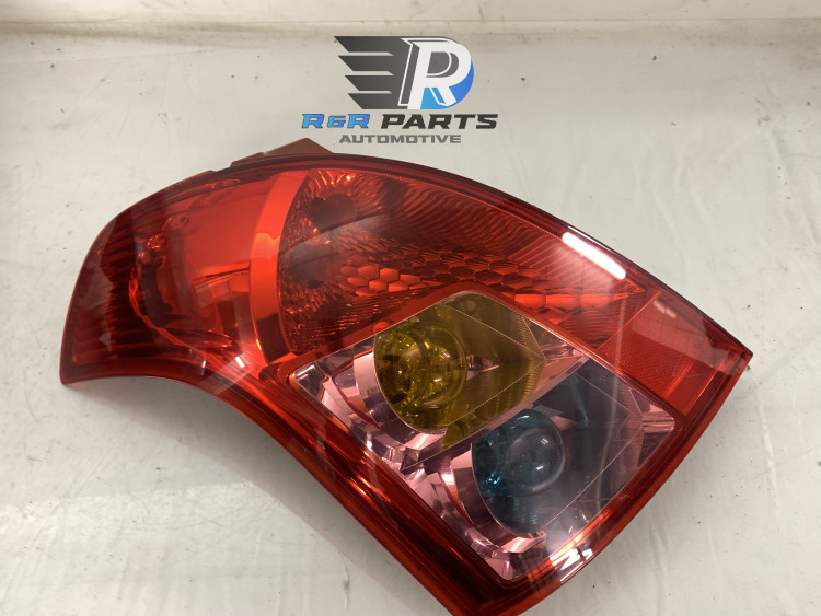 Achterlicht links - Rood / Oranje Helder - Suzuki Swift III (05-10) - OEM: 3567072K00 3567073K00