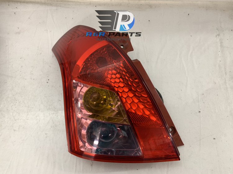 Achterlicht links - Rood / Oranje Helder - Suzuki Swift III (05-10) - OEM: 3567072K00 3567073K00
