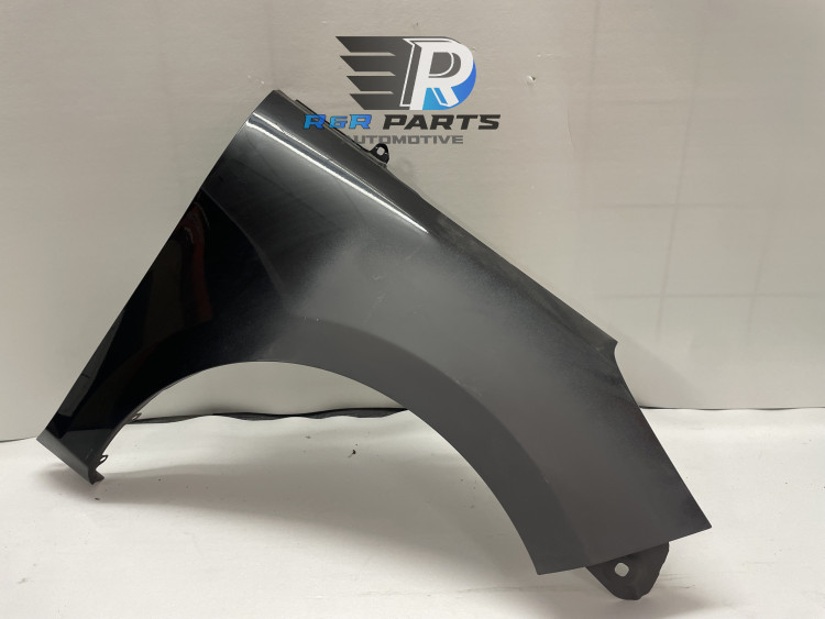 Scherm rechts voor - Ford Fiesta VII - OEM: 2400942