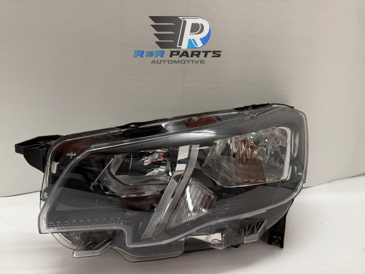 Koplamp links - Halogeen - (Peugeot Partner) Vanaf 2019 - OEM: 9816826980