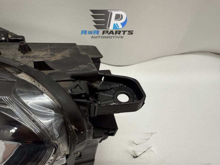 Koplamp links - Halogeen - (Peugeot Partner) Vanaf 2019 - OEM: 9816826980