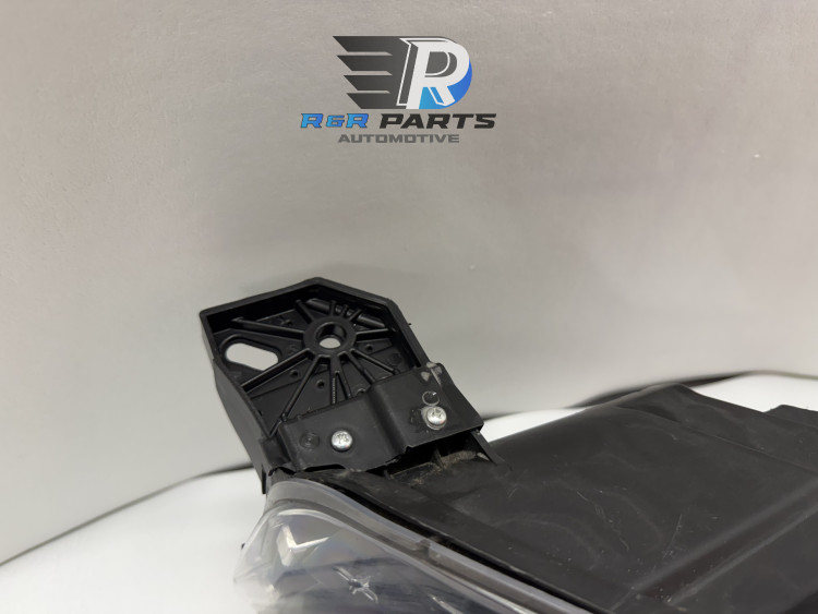 Koplamp links - Halogeen - (Peugeot Partner) Vanaf 2019 - OEM: 9816826980