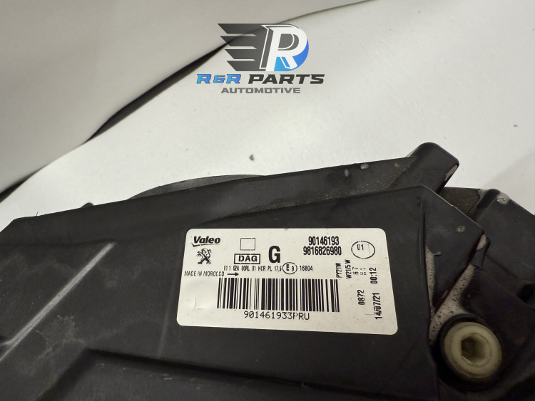 Koplamp links - Halogeen - (Peugeot Partner) Vanaf 2019 - OEM: 9816826980