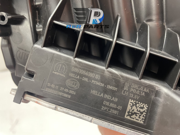 Dagrijverlichting links - Peugeot 208 10/23- (P21E) - OEM: 9851054180