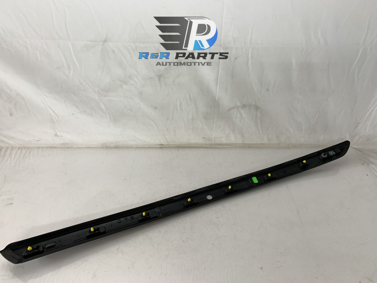 Sierlijst rechts (naast voorruit) - (Citroen C4 Grand Picasso B78) - OEM: 1609345180 