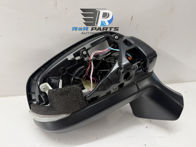 Spiegel rechts - 10 Pin - (Toyota Corolla Cross E21) - OEM: 8791016A70 - Schade! 