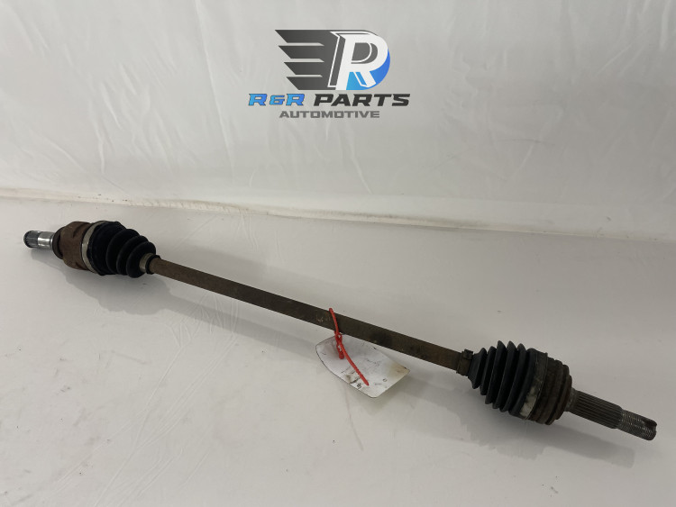 Aandrijfas Rechts - Handgeschakeld -Citroen C1 / Peugeot 107/108 / Toyota Aygo) OEM: 1612346880 B000903580 3273.JR 3273JR 43410-0H010 43410-0H040 43410-0H050 434100H010 434100H040 434100H050
